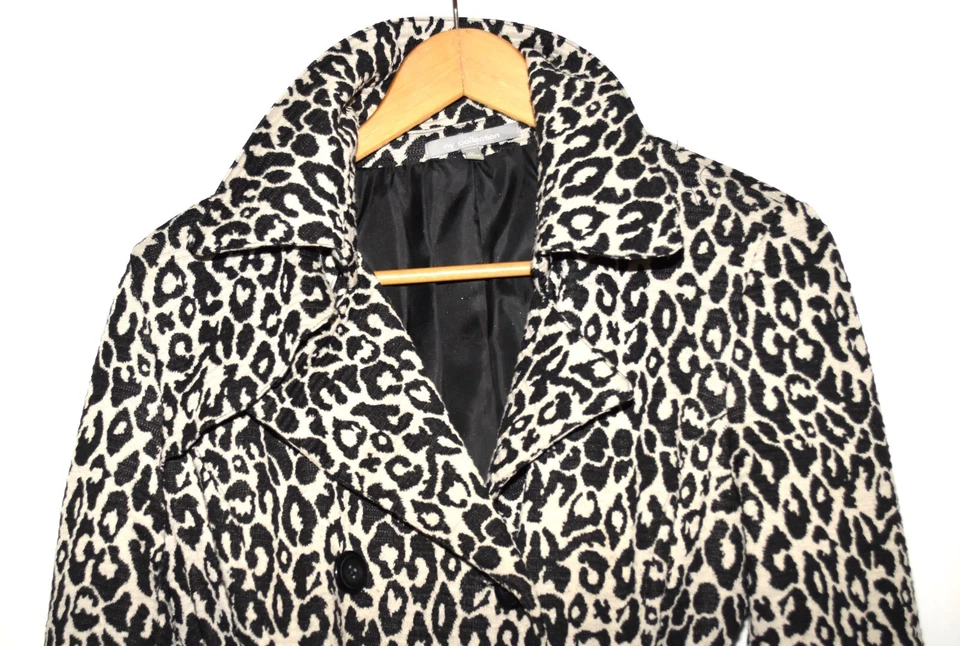 Chaqueta de trinchera DB negra beige imitación leopardo de las nieves con cinturón de colección NY para mujer M Foto 2 de 4