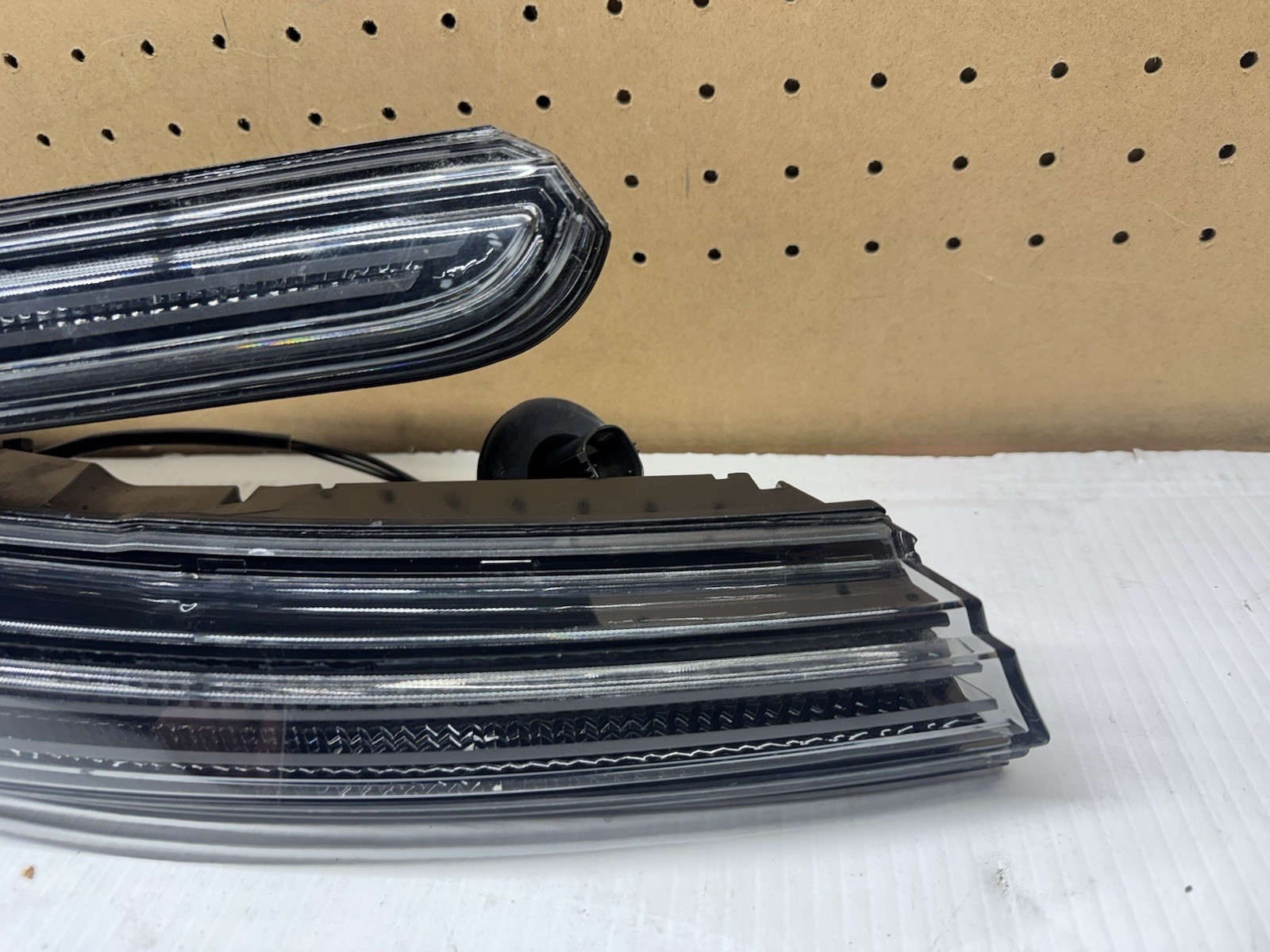 2019 ASTON MARTIN DB11 LEFT TAIL LIGHT OEM 
