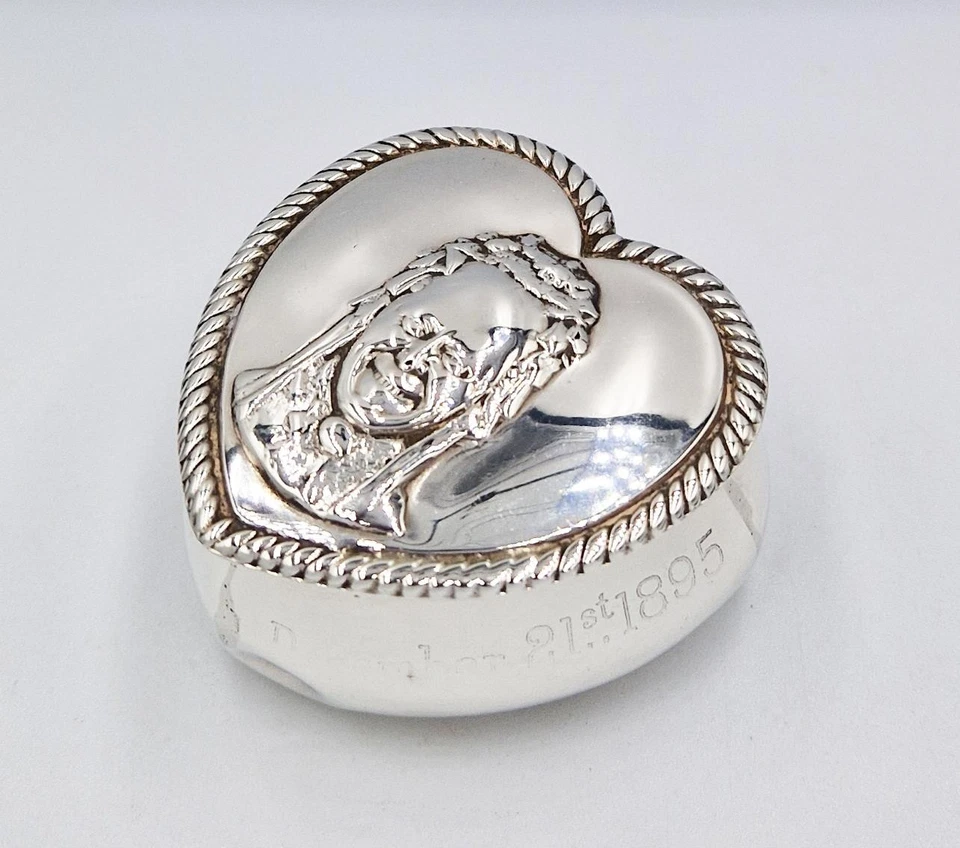 CAJA DE RECUERDO VICTORIANA TÍA CHARLEY PLATA ESTERLINA Sheffield 1895 Foto 2 de 4