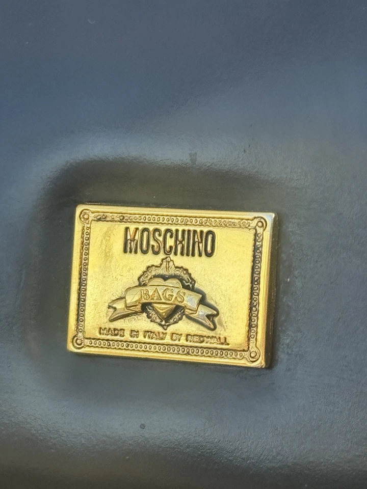 Bolso de mano Moschino de charol negro de colección con cierre de labios dorado - Hecho en Italia Foto 2 de 4