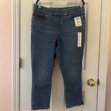 Levi Strauss Signature Gold Women's Totally Shaping Pull On Capri Gold Point, 12