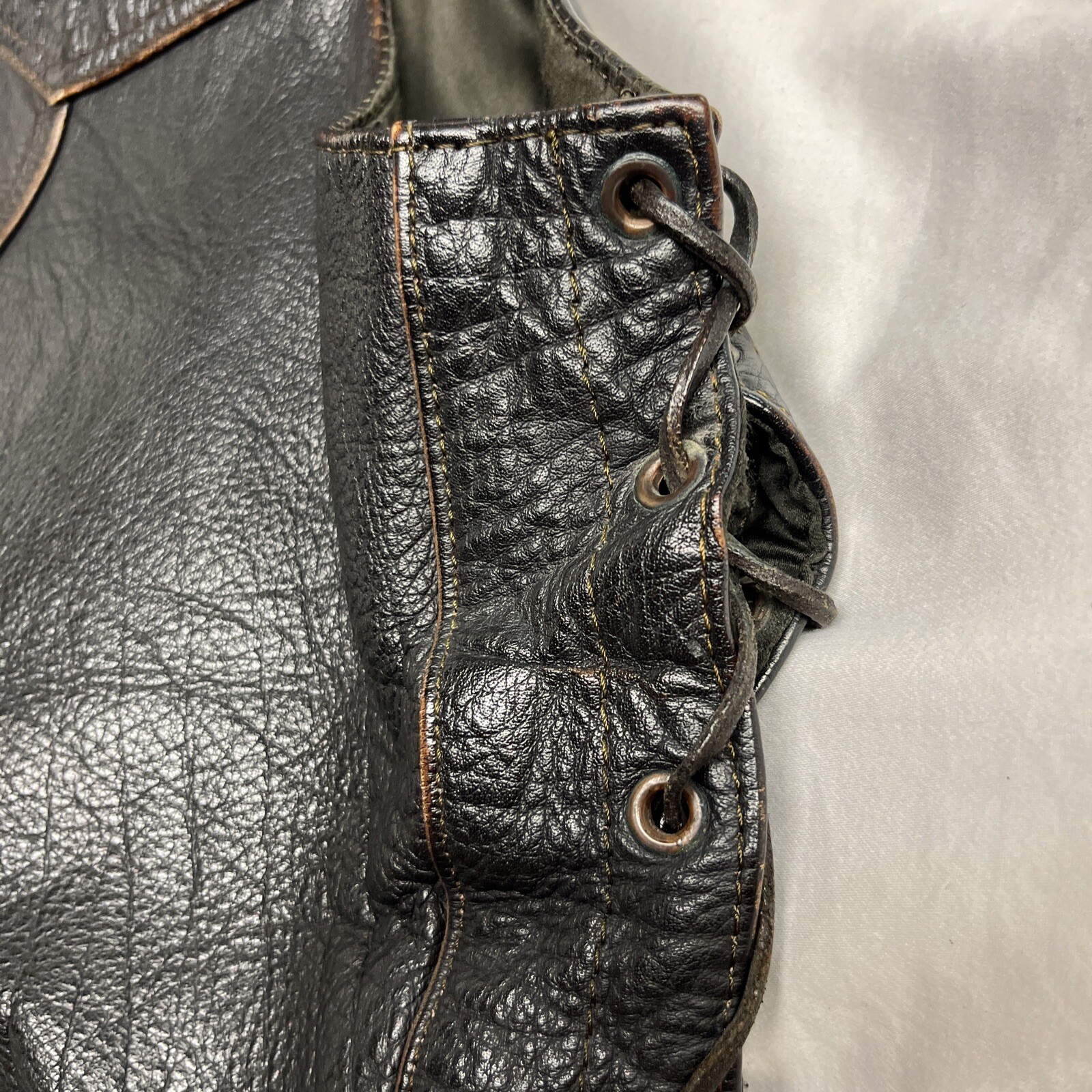 Motorcycle Leather Vest USA Bikers Dream Apparel Embossed Sz 54 *Small Hole