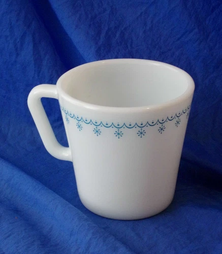 Corning Pyrex SNOWFLAKE BLUE Garland D-Handled 10oz Coffee Mug Replacement VTG