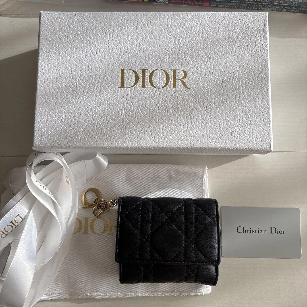 Authentique portefeuille Dior Lady Dior Lotus noir avec boite du Japon occasion