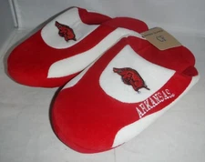 University of Arkansas UA Razorbacks Comfy Feet Plush Slippers Size MEDIUM