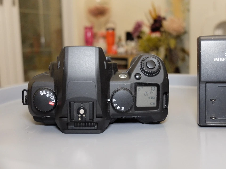 SIGMA SD14 FOVEON CAMERA IN VERY GOOD CONDITION - Image 2 of 4