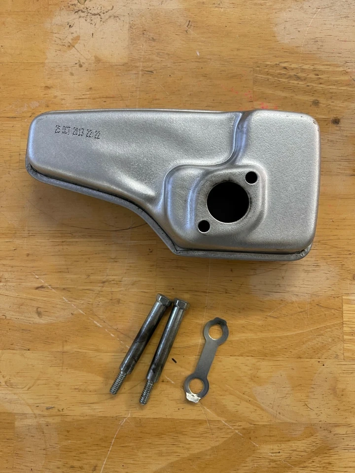 Briggs and Stratton Muffler and mounting bolts Engine model 126M02-0015-F1 - Image 3 of 3