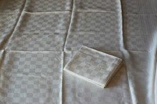 Nappe blanche ancienne avec 6 serviettes 1m 85 x 1m 55