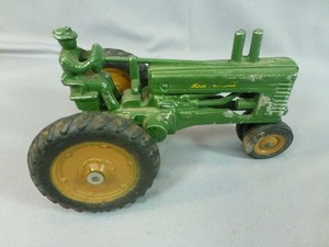 john deere cast iron toy tractor