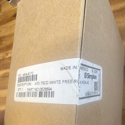 Simplex 4904-9172 Fire Alarm V/O 75CD Strone White Free-Run Non-AD 4904-9172