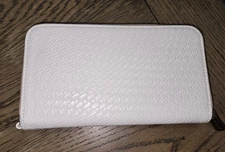 Thirty One All About the Benjamins White Basket Weave Zip Wallet NWT Sold As Is