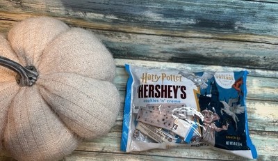 Hershey s Cookies n  Crème Harry Potter Magical Creatures Snack size 9.45oz Bag