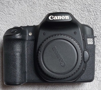 Canon EOS 50D + Objektiv EF 50mm