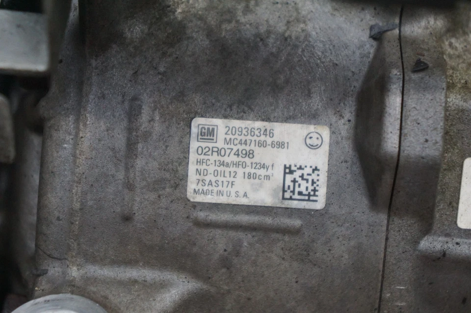 Compresor de aire acondicionado CA 6,6 L OEM 22986676 Chevrolet Silverado 3500 15-19 Foto 2 de 4