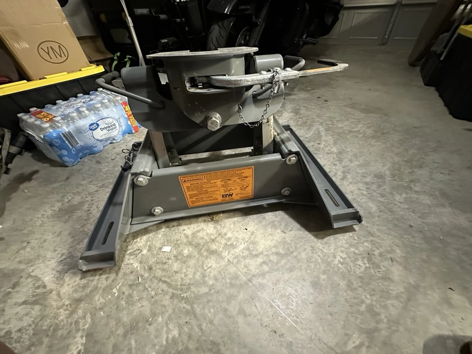 BW 5th Wheel Trailer Hitch - Image 2 of 3