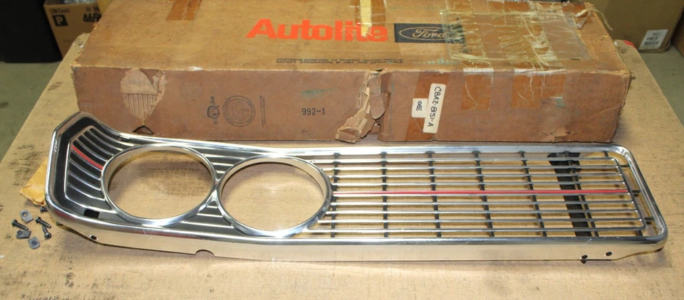 1968 Ford Custom Galaxie 500 Fastback Conv NOS RH HEAD LAMP DOOR RADIATOR GRILLE - Image 3 of 4
