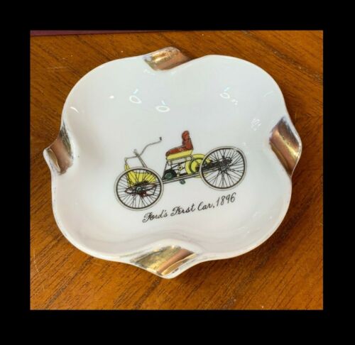 VINTAGE NAPCO ASHTRAY -  PICTURE OF FORD'S FIRST 1896 CAR  - Afbeelding 1 van 3