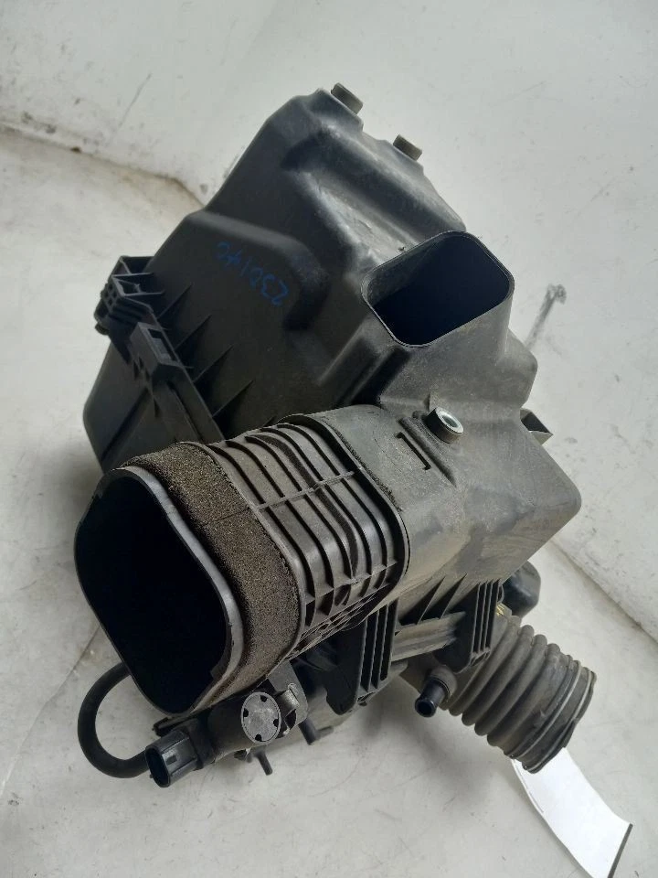 Toyota Highlander Sport 2008 3,5 L tracción delantera tubo de aire/resonador Foto 4 de 4