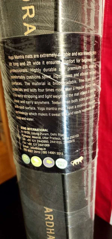 Stag Yoga Mantra Asana Mat con correa de transporte 6 pies x 2 pies negro/dorado (tamaño 4 mm) Foto 4 de 4