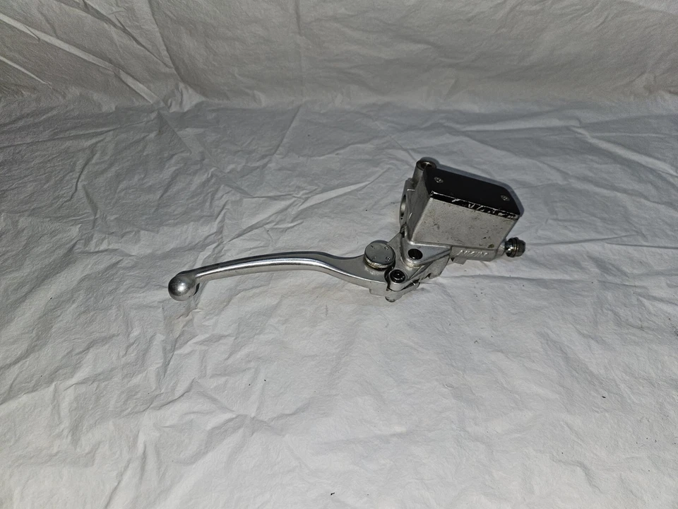 MAITRE CYLINDRE DROIT SUZUKI GSX1100G GSXG 1991-1996 GV74A - Photo 3/4