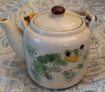 Vintage Green Frog on Ceramic Teapot Made In Japan