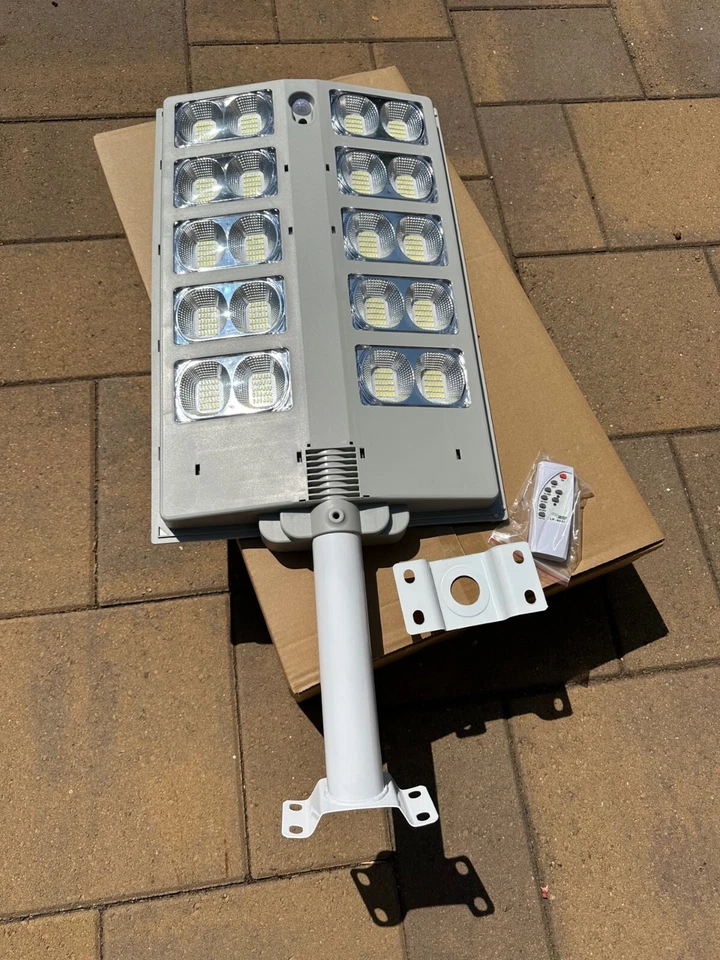 3000W Commercial Super Large Solar Street Lights Outdoor Dusk to Dawn remote - Image 4 of 4