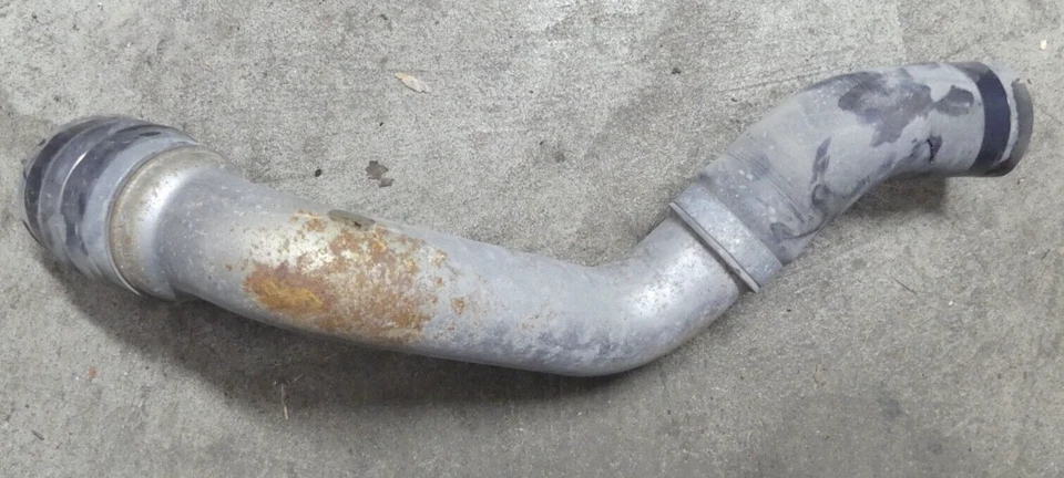 2013-2018 Ram 5500 6.7 Intercooler Pipe Driver Side Chrysler 52014735AB Foto 2 de 3