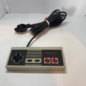 Vintage 1985 Nintendo NES  Home Console W/Gauntlet Complete Tested and Working!!