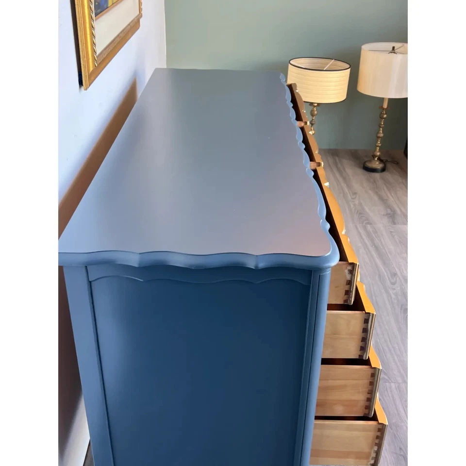 Cómoda azul provincial francesa de doce cajones de finales del siglo XX Foto 2 de 4