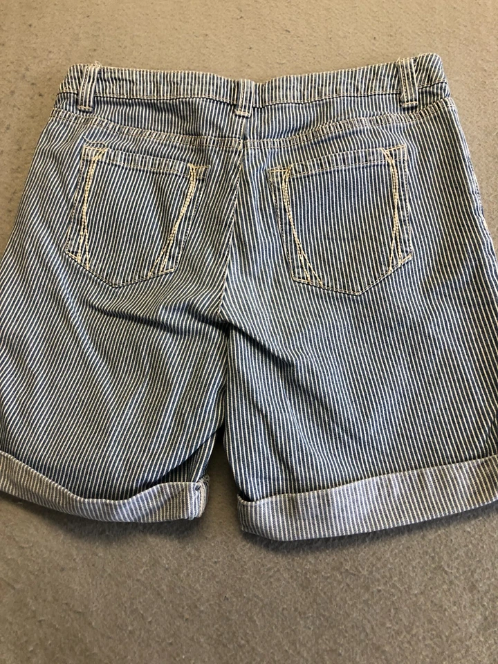 Shorts jeans Croft & Barrow feminino 4 listras náuticas azuis elásticas casual todos os dias - Imagem 3 de 4