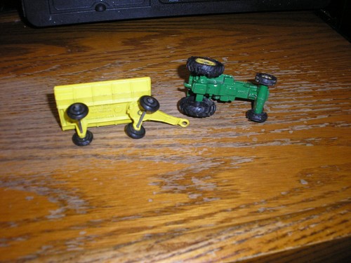 NICE Vintage Matchbox Lesney Hay Trailer with John Deere Tractor Free SHIPPING - Picture 4 of 4