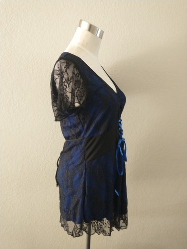 Women's Blue and Black Lace Gothic Top Size M Short Cap Sleeve Sweetheart Shirt - Picture 3 of 12