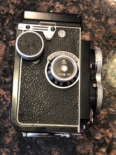 Rolleicord V Camera Xenar 75mm f/3.5 Lens w/Leather case, Manual, Accessories - Picture 6 of 18