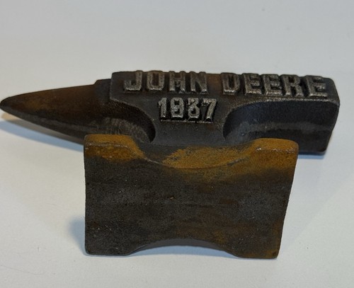 John Deere 1937 Cast Iron Embossed Mini Anvil - Blacksmith Farm Tractor - Picture 6 of 6