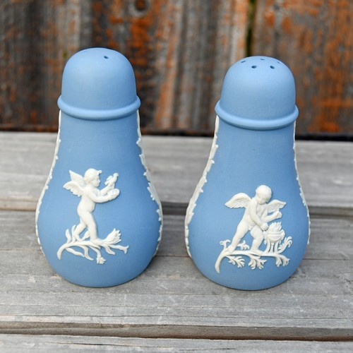 Vintage Wedgwood hellblau Jasperware Amor Cherub Salz und Pfefferstreuer Set