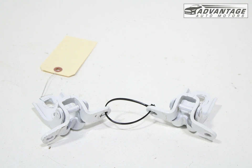 2019-2025 CHEVROLET BLAZER FRONT LEFT SIDE DOOR UPPER & LOWER HINGE SET OF 2 OEM - Image 2 of 4