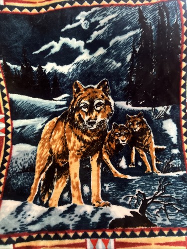 Vintage Novatex 60” x 50” Wolf Acrylic Blend Fleece Blanket - Picture 2 of 6