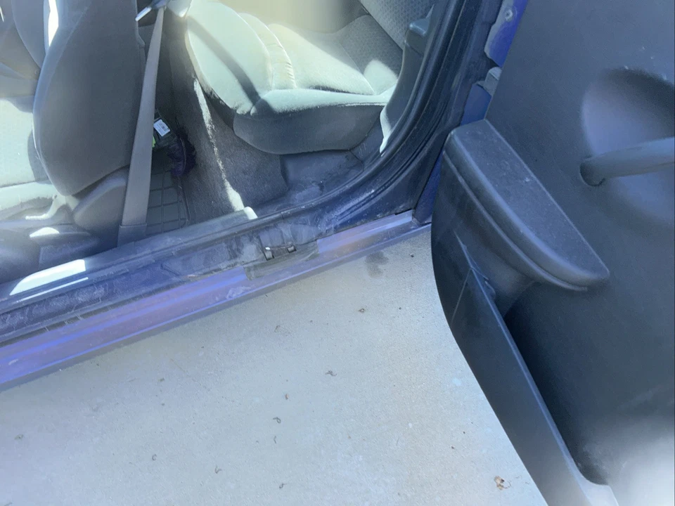 2004 Saturn Ion 3 купе 4 двери 2,2 л (опция L61 opt M75 (CVT) - Изображение 4 из 4