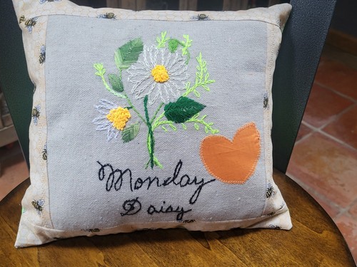 Embroidered Handcrafted Floral Accent Pillow - NEW - Picture 1 of 2