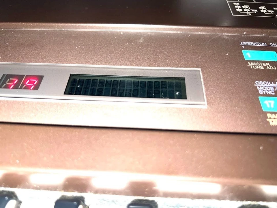 Yamaha DX7 Vintage Synthesizer 61-Key Working Confirmed - Image 4 of 4