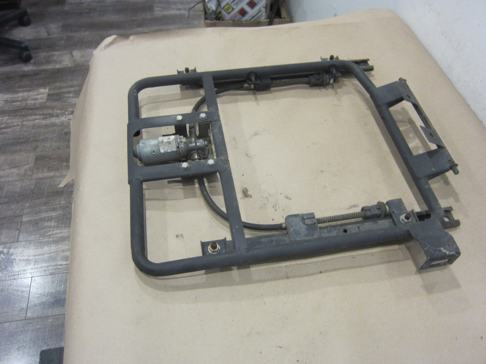 Bentley Arnage 1999 -  RH Rear Seat Rails /Motor