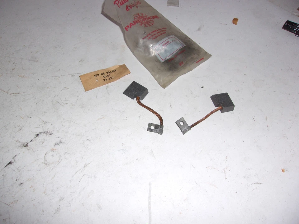 SPAZZOLE DINAMO CITROEN DS RENAULT R8 R10 R4 ESTAFETTE DAF 55 PARIS RHONE - Immagine 2 di 3