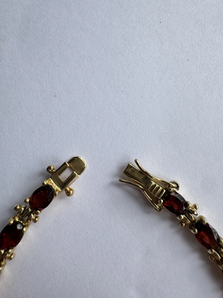 Estate Sale Jewelry: Simulated Garnets Bracelet 925 Silver. 7 Inches/11.4 Grams - Image 4 of 4