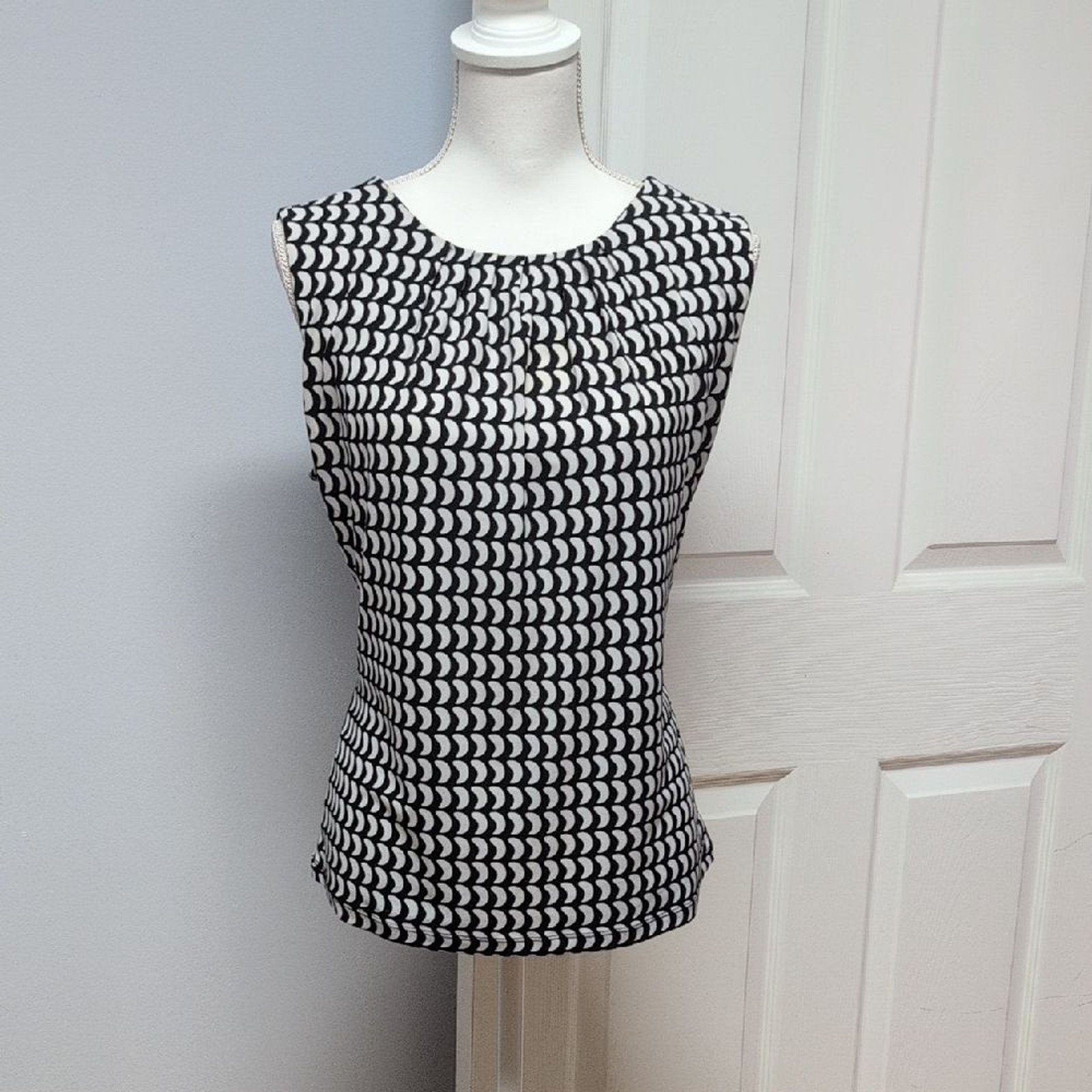 Calvin Klein Black and White Half Moon Patterned Sleeveless Top Size M