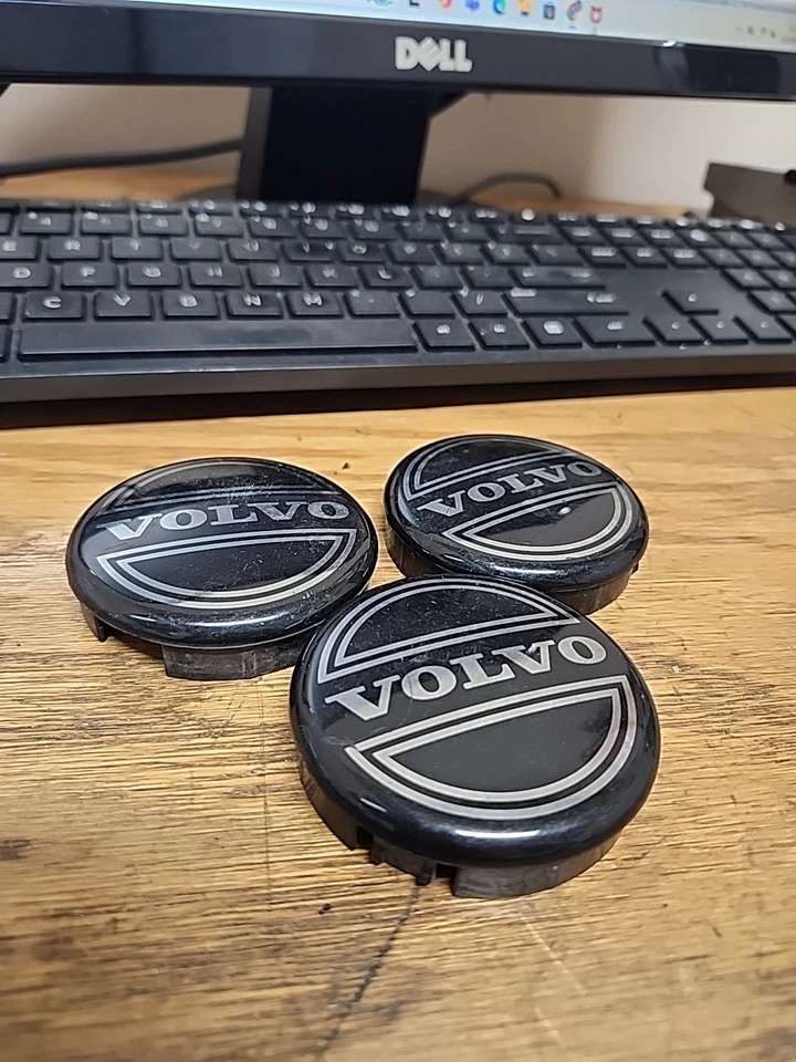  Комплект из 4 оригинальных центральных колпаков для Volvo S50 S60 S70 S80 S90 XC70 8646379  - Изображение 2 из 4