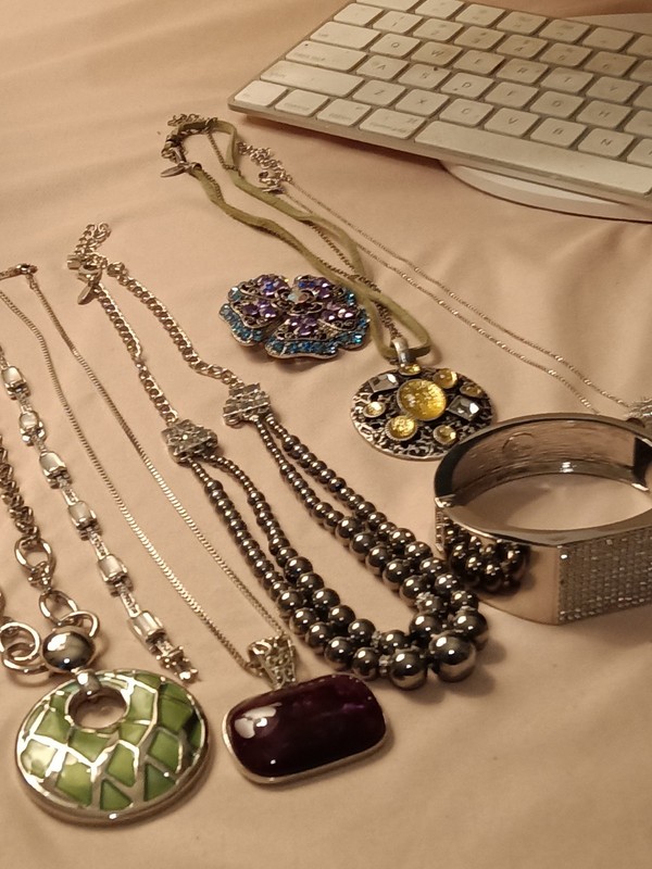 Gorgeous Lia Sophia Signed Jewelry Lot 08 Pieces Bracelets Necklaces Brooch