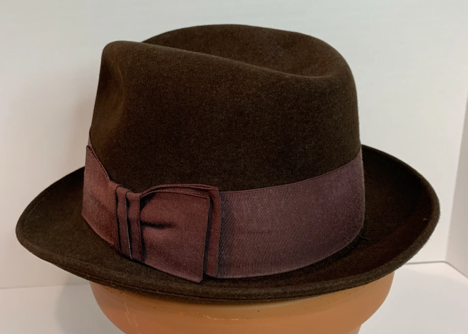 Sombrero Dobbs Fifth Avenue Fedora Marrón Años 50 con Caja 6 3/4 Karrols Rojo Colgador Chi. Foto 3 de 4