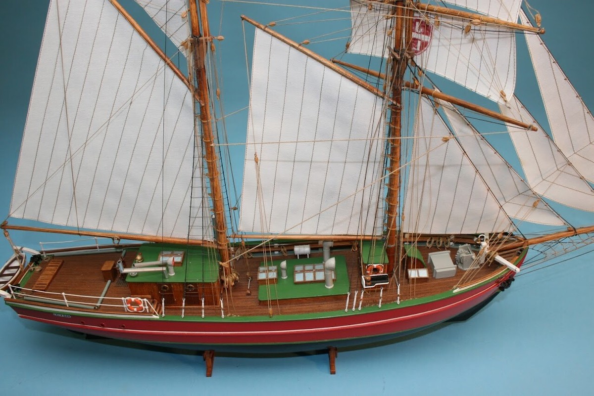 Billing Boats LILLA DAN 船模型キット NR. 578 Amazon.com: Billing Boats B578 1:50 Scale Lilla Dan Model