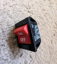 Vintage on/off Switch UND Lab 260013E725B 16 amp 250 V Red and Black