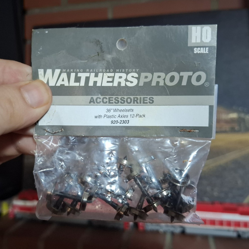 WalthersProto HO 36" Wheelsets 12-Pack Silver/Black 920-2303